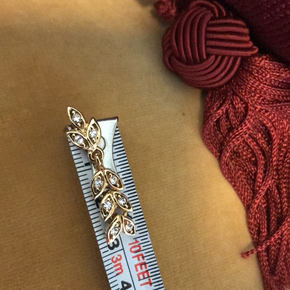 Goldtone Leaf earrings & Necklace - Picture 10 of 10